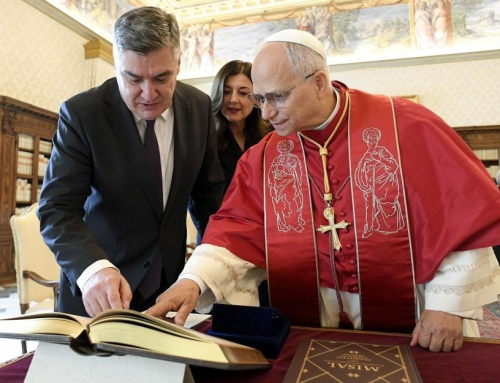 Predsjednik Milanović papi Lavu XIV.  poklonio pretisak glagoljskoga „Prvotiska“ (1483.)